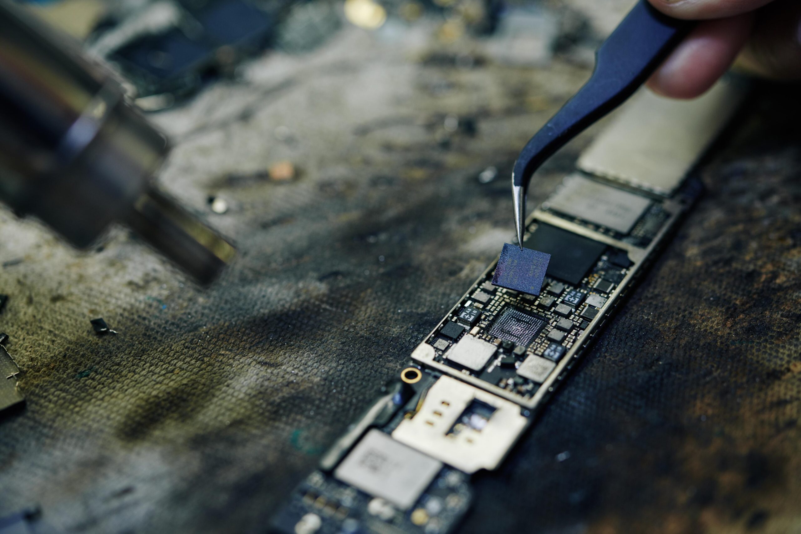 Jak przygotować płytę główną do reballingu - O lutowaniu wiemy wszystko!
