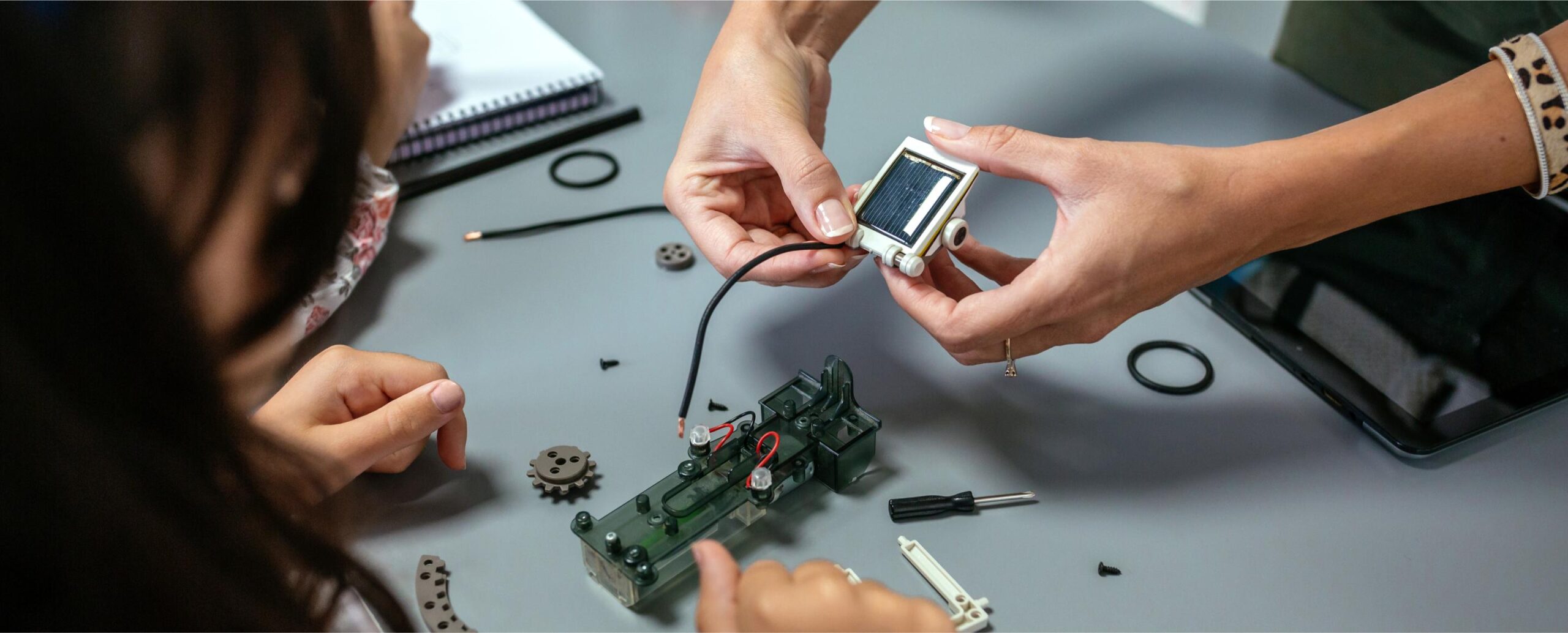Jak zorganizować miejsce do pracy z elektroniką w domu - O lutowaniu wiemy wszystko!
